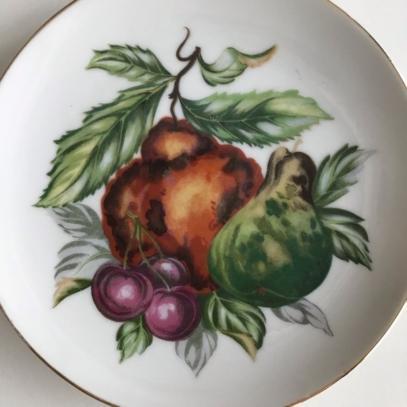 Vintage PAIR Wall Fruit Plates 6 1/4” Hand Painted Gold Rim Kitchen Farmhouse - Picture 4 of 16